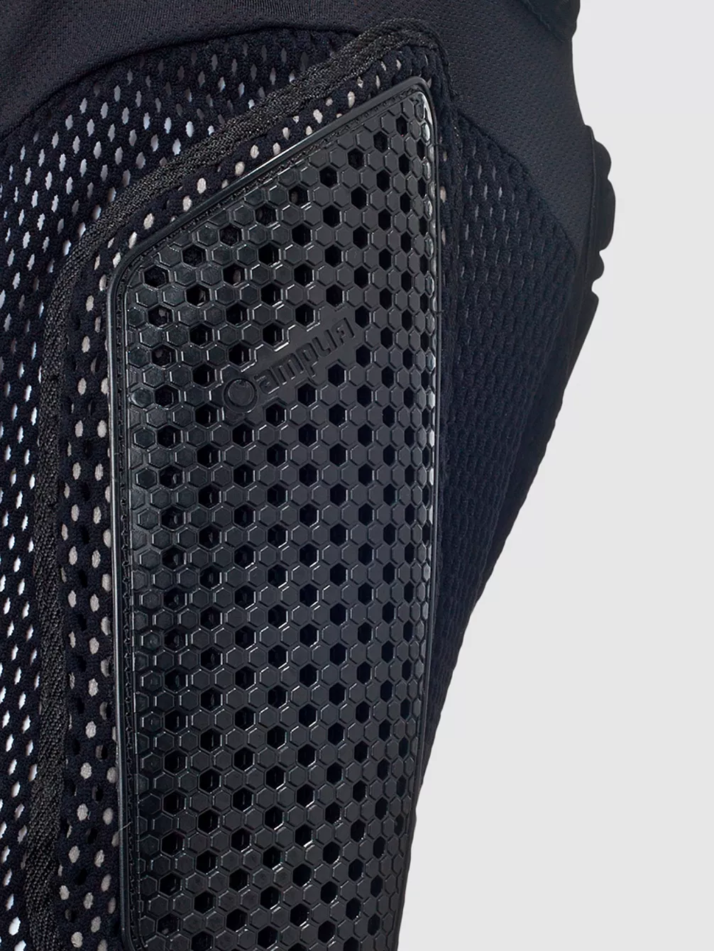 Amplifi Fuse Protektorhose 5 Amplifi Fuse Protektorhose – Image 3