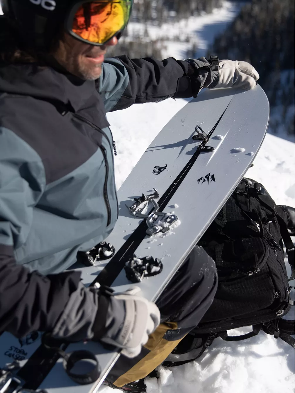 Jones Snowboards Storm Chaser 157 2023 Splitboard 4 Jones Snowboards Storm Chaser 157 2023 Splitboard – Image 2